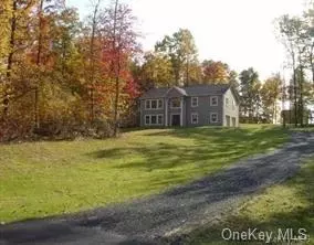 177 High Barney Rd, Wallkill, NY 10940