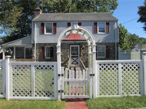 14 Meadow St, Harrison, NY 10528