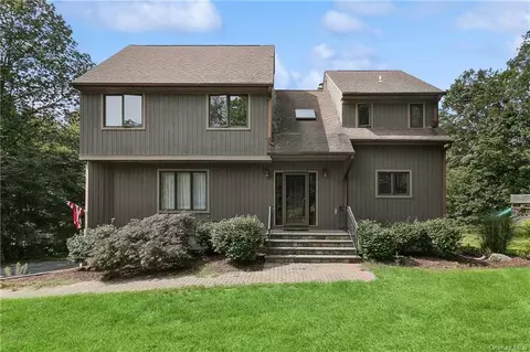 100 Acorn Rd, Southeast, NY 10509