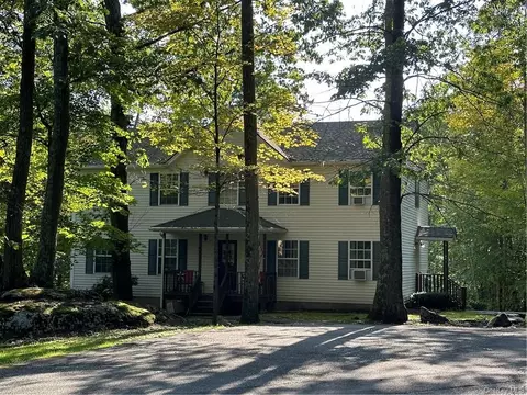 198 N Fostertown Dr, Newburgh, NY 12550