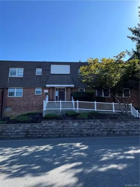 15 Crescent Dr #60, Thiells, NY 10984