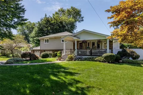 5 Geneva Pl, Greenlawn, NY 11740