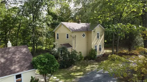 168 Shawangunk Rd, Mount Hope, NY 10940
