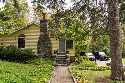 1 Lawrence Dr, Patterson, NY 12563