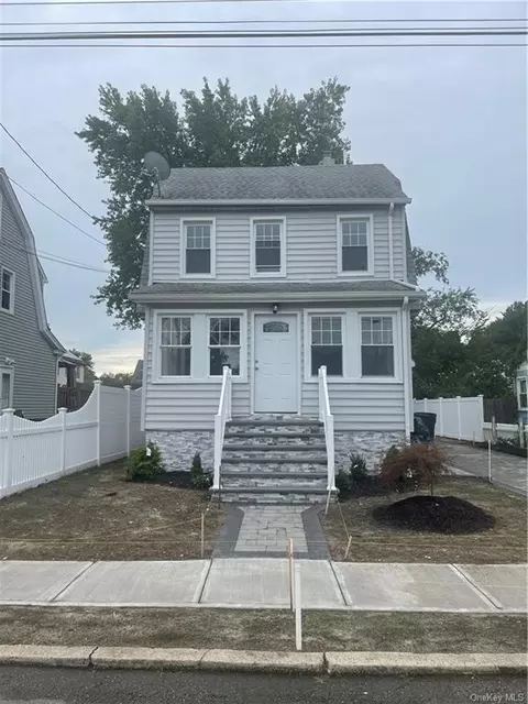 22 Derby St, Valley Stream, NY 11580