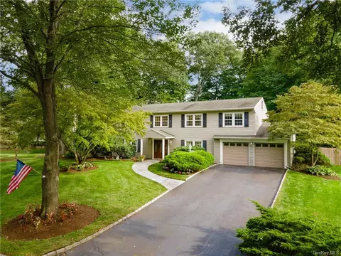 5 Enterprise Ct, Clarkstown, NY 10954