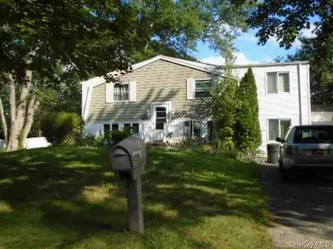 35 Ivy League Ln, Stony Brook, NY 11790