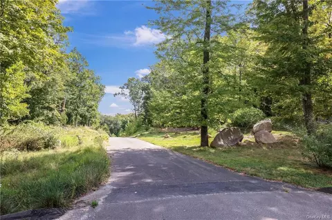 82 Indian Hill Rd, Pound Ridge, NY 10576