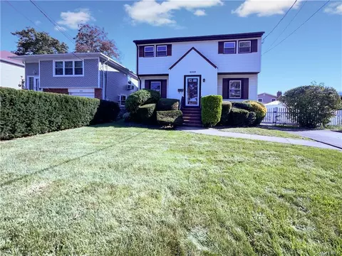 2009 Russell St, Bellmore, NY 11710