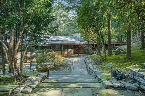 73 E Whippoorwill Rd E, North Castle, NY 10504