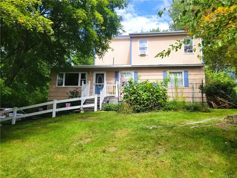 5 Hickory Ln, Monroe, NY 10950
