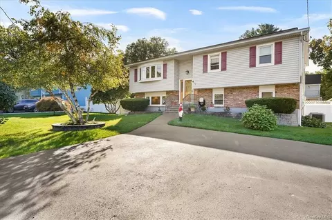 74 Medway Ave, Clarkstown, NY 10920