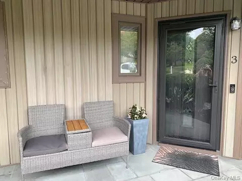 3 Meadowlark Cir, Peekskill, NY 10566