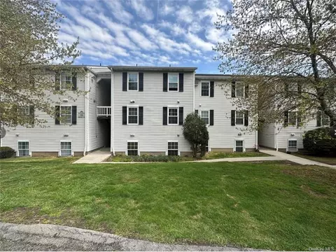 15 Lexington Hl #8, Monroe, NY 10926