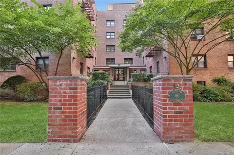 60 White Oak St #3F, New Rochelle, NY 10801