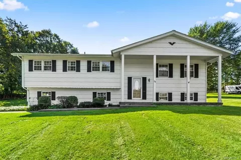 22 Rena Marie Cir, Washingtonville, NY 10992