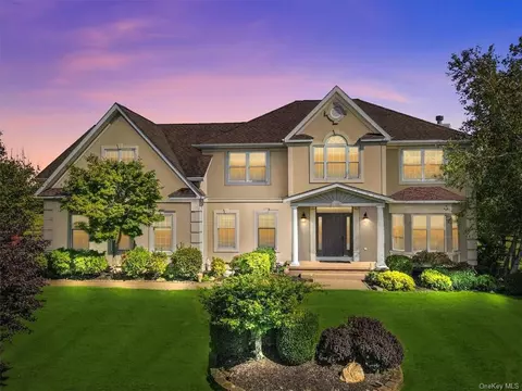 9 Camelback Rd, Chester, NY 10918