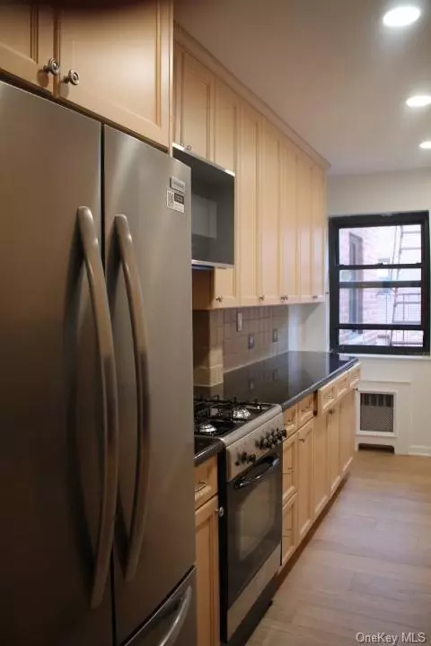 61 White Oak St #3C, New Rochelle, NY 10801