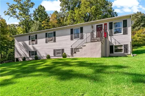 2989 Hemlock St, Yorktown, NY 10598