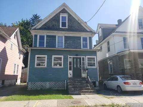 14 Smith St, Middletown, NY 10940