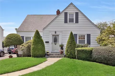 200 Lincoln Pl, Eastchester, NY 10709