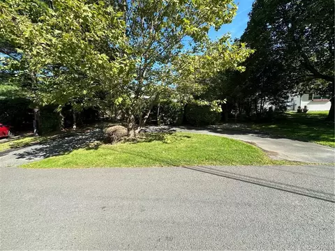 196 Lake Shore Dr E, Thompson, NY 12775