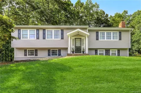 7 Marjorie Dr, Ramapo, NY 10901