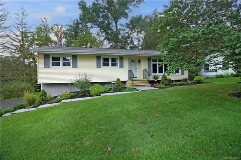 27 Fair Way, Poughkeepsie, NY 12603