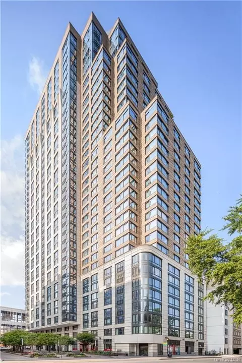 10 City Pl #2H, White Plains, NY 10601