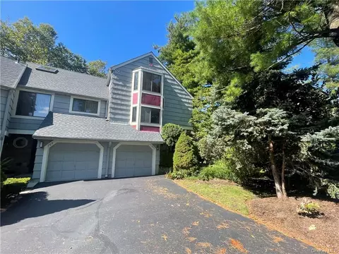 171 Treetop Cir, Clarkstown, NY 10954