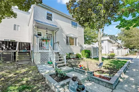 12 Sandy Ln, Staten Island, NY 10307