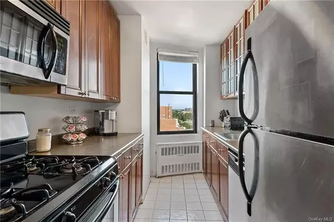 3121 Middletown Rd #11D, Bronx, NY 10461