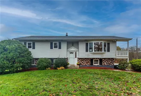 120 County Route 49, Wawayanda, NY 10973