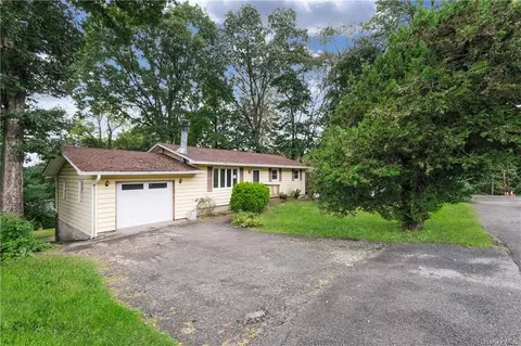 8 Arthur St, Cortlandt, NY 10567