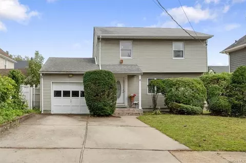 11 Vernon Ct, Rockville Centre, NY 11570