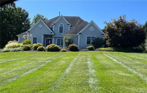 17 Kings Dr, Hamptonburgh, NY 10941
