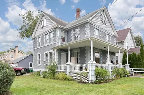61 Riverside Dr, Ramapo, NY 10901