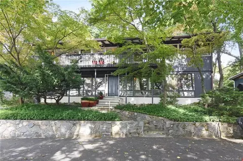 91 E Sunnyside Ln, Greenburgh, NY 10533