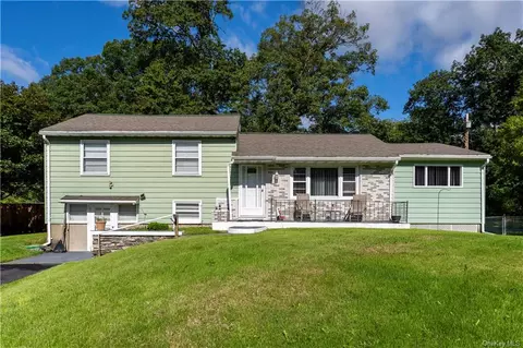 2 Merrimac Rd, Poughkeepsie, NY 12603