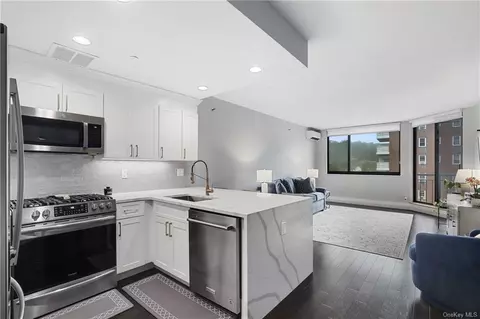 50 E Hartsdale Ave #4R, Greenburgh, NY 10530
