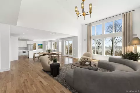 201 Tweed Blvd, Orangetown, NY 10960