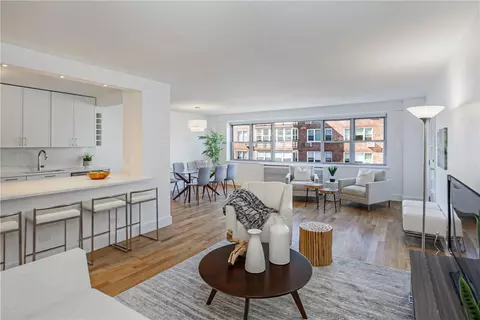 2 Washington Sq #5A, Larchmont, NY 10538