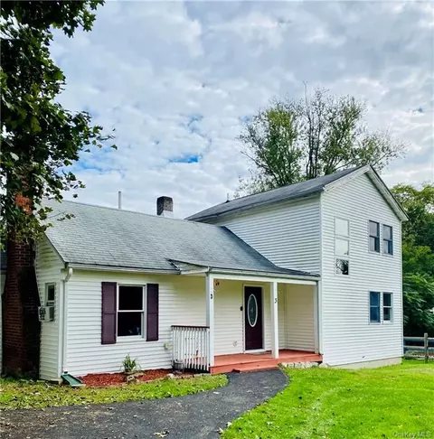 3 Coutant Ln, New Windsor, NY 12553