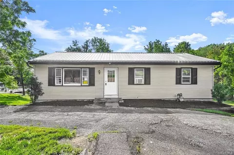 41 Robertson Dr, Wallkill, NY 10940