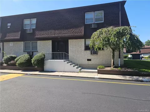 9 Oxford Ct #2, Clarkstown, NY 10989