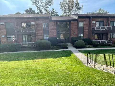 18 Charles Ln #1C, Pomona, NY 10970