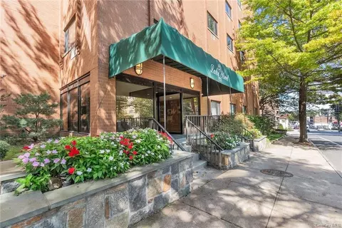 21 Lake St #3F, White Plains, NY 10603