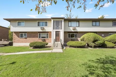 902 Parr Meadow Dr #9B, Newburgh, NY 12550
