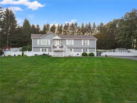 243 Agor Ln, Mahopac, NY 10541