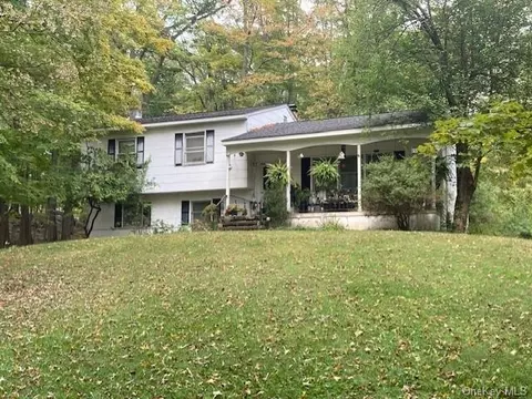 865 Laroe Rd, Chester, NY 10918